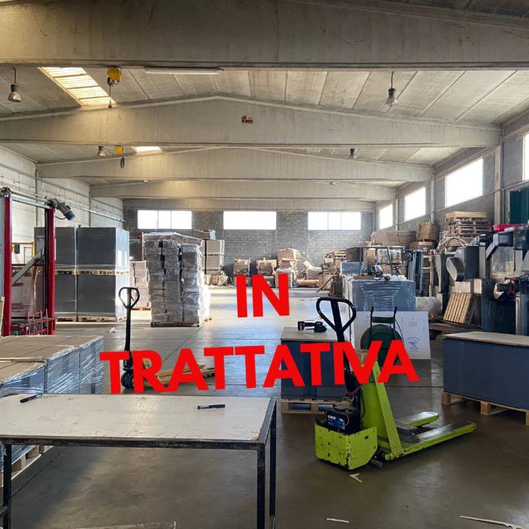 locale commerciale in vendita a Calcio