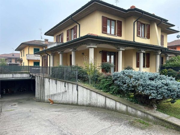 casa indipendente in vendita a Calcio