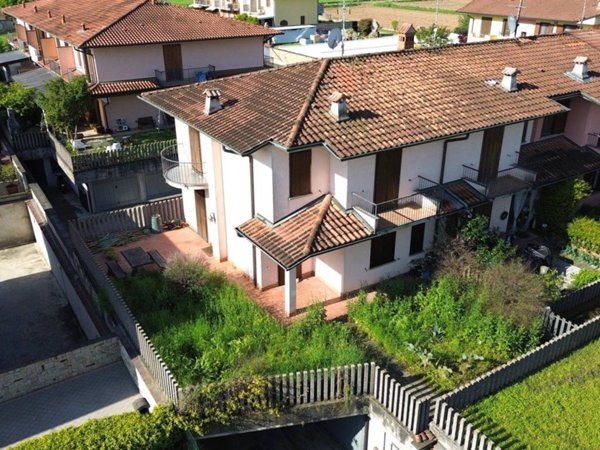 casa indipendente in vendita a Calcio