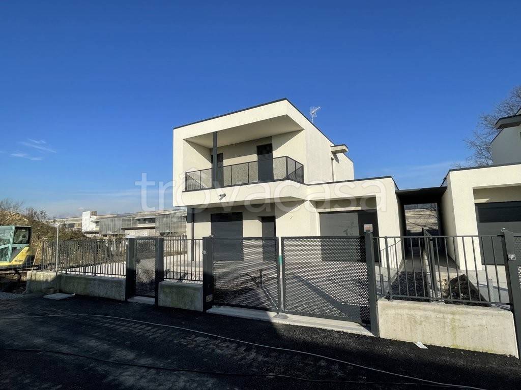 casa indipendente in vendita a Calcio