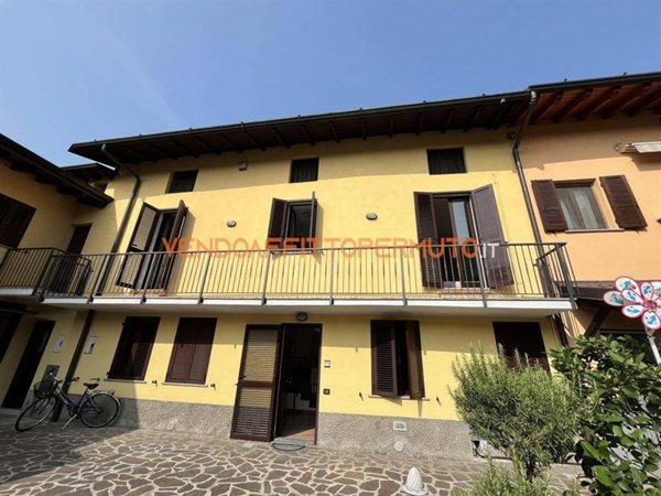 casa indipendente in vendita a Calcio