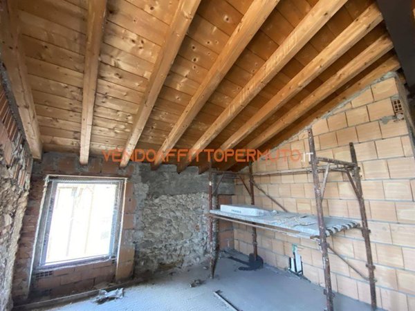 intera palazzina in vendita a Calcio