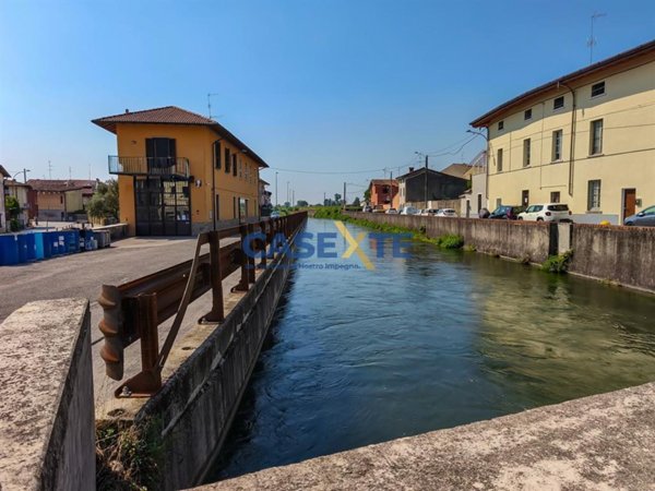 casa indipendente in vendita a Calcio