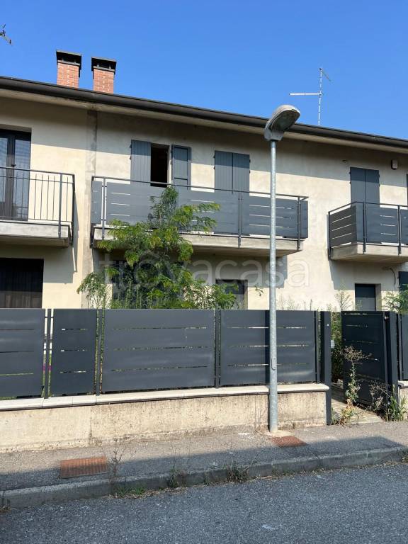 casa indipendente in vendita a Calcio