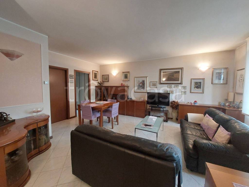 casa indipendente in vendita a Calcio