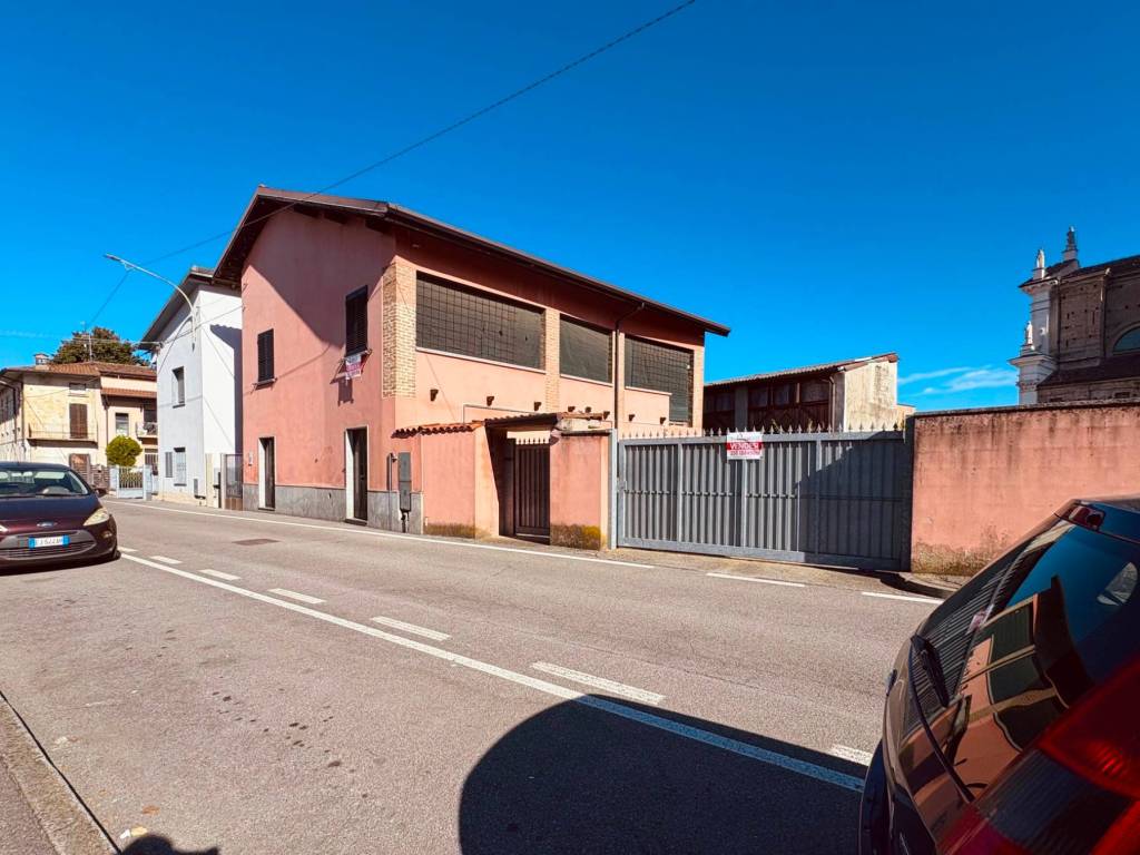 casa indipendente in vendita a Calcio