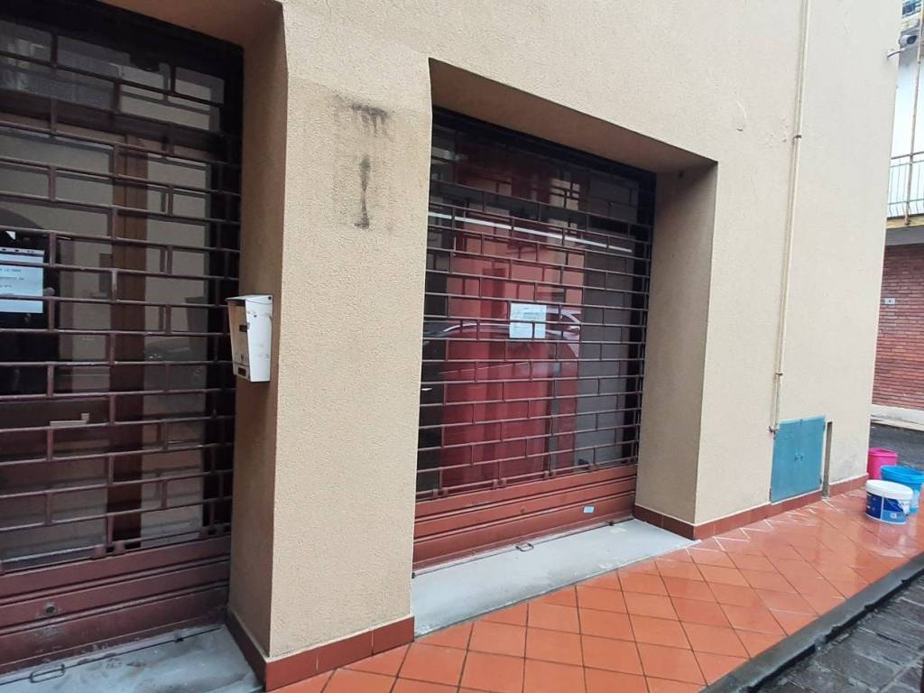 negozio in vendita a Calcio