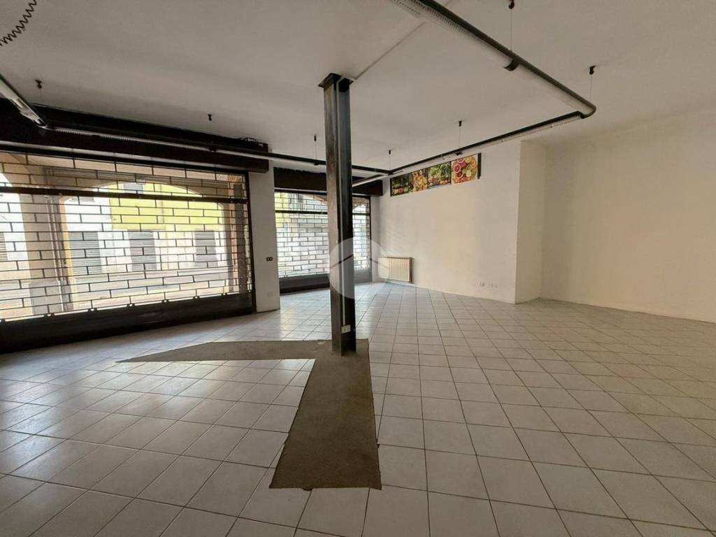 ufficio in vendita a Calcio