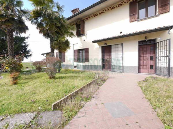 casa indipendente in vendita a Calcio