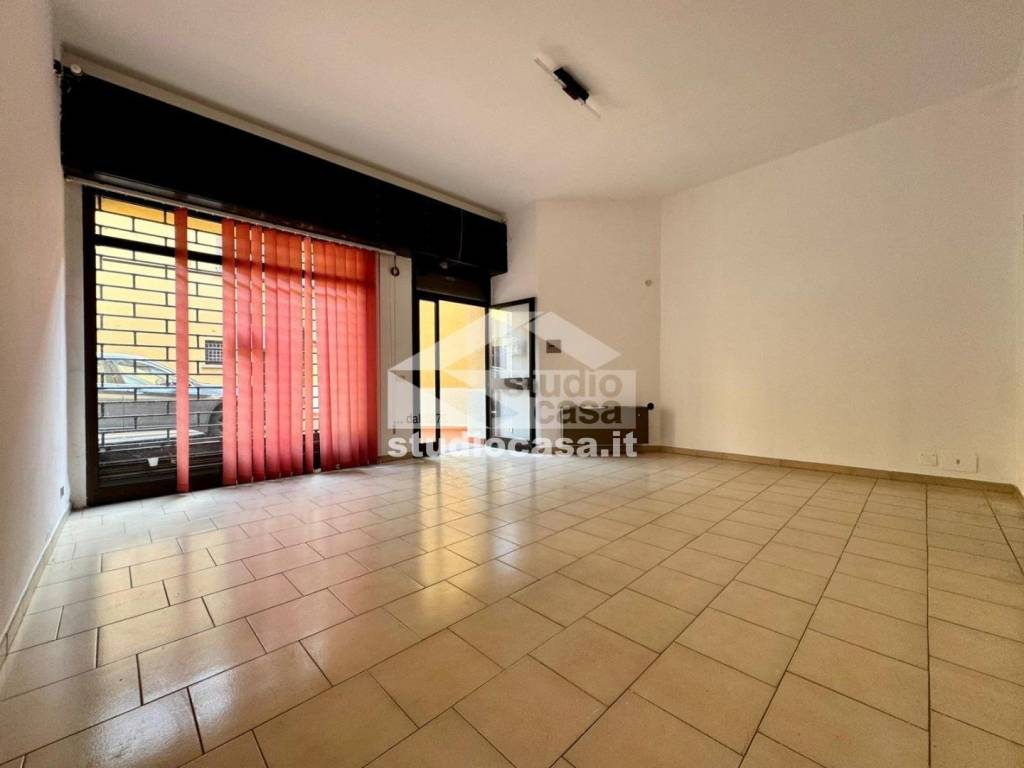 negozio in vendita a Calcio