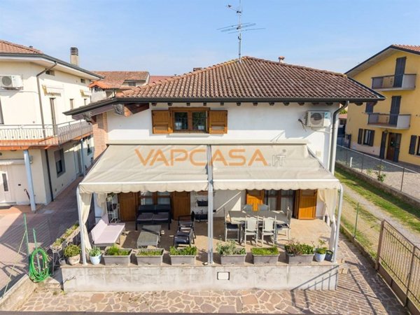 casa indipendente in vendita a Calcio