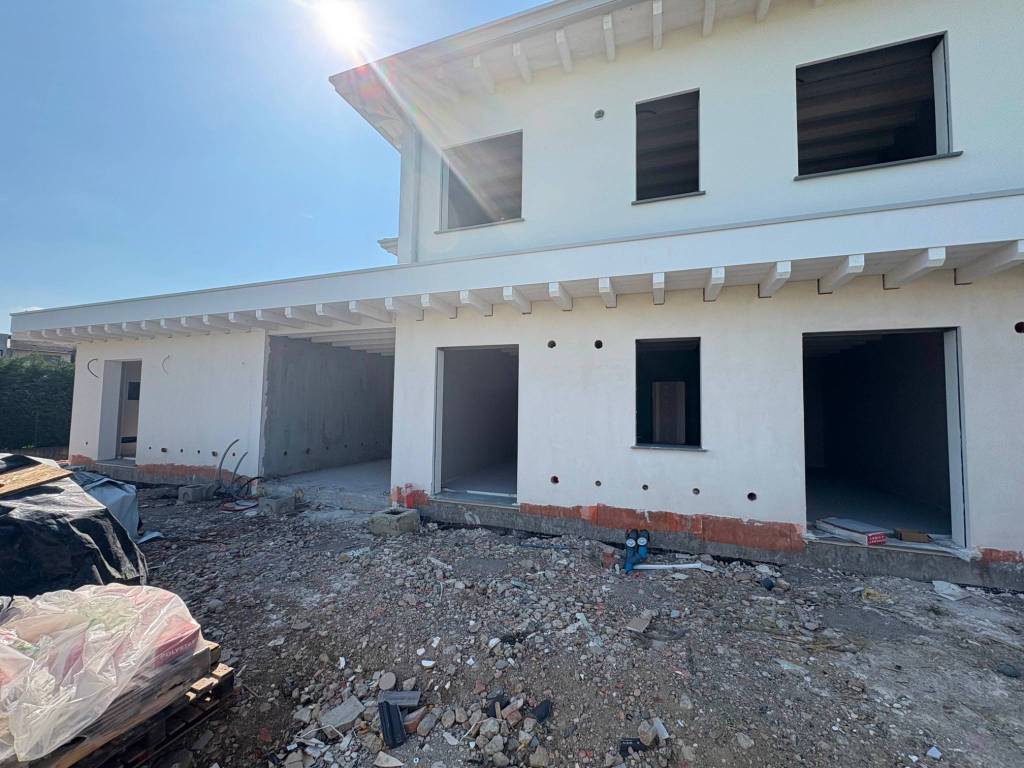 casa indipendente in vendita a Calcio