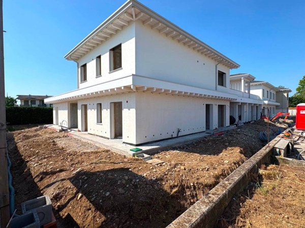 casa indipendente in vendita a Calcio