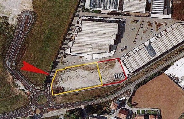locale commerciale in vendita a Calcio