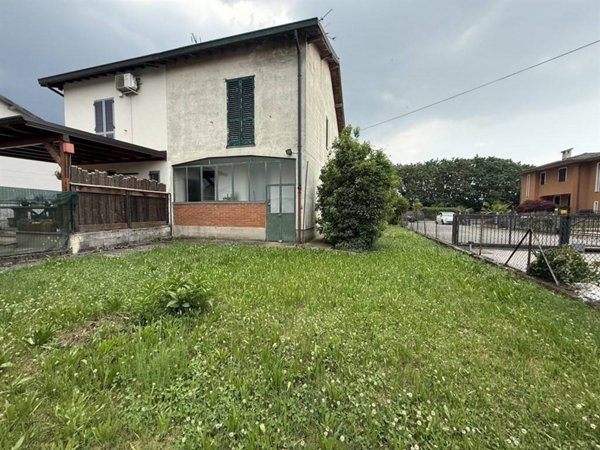 casa indipendente in vendita a Calcio