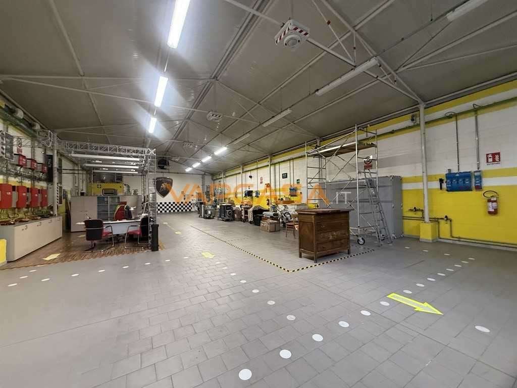 locale di sgombero in vendita a Calcio
