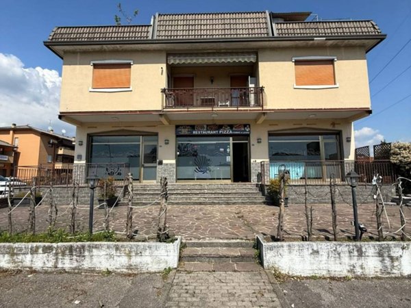 negozio in vendita a Calusco d'Adda
