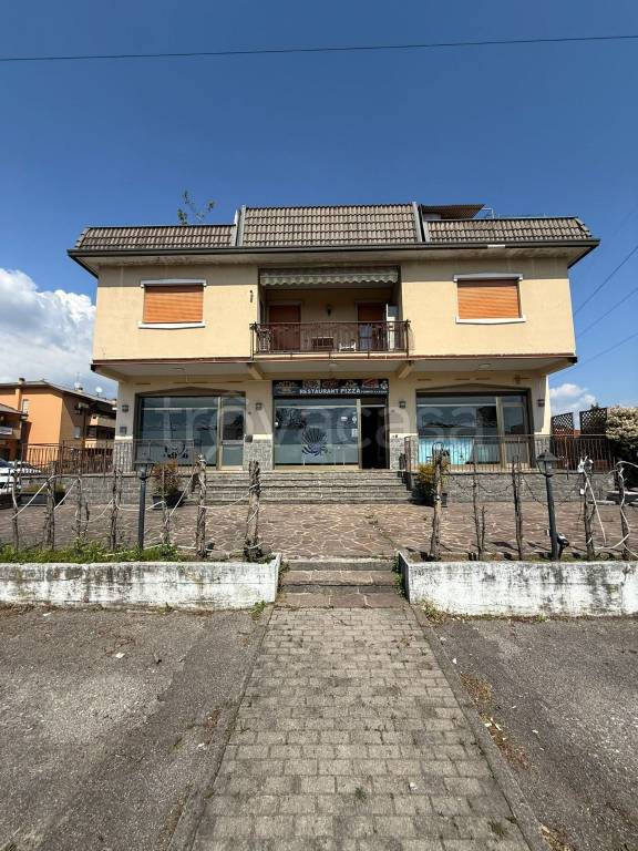 negozio in vendita a Calusco d'Adda