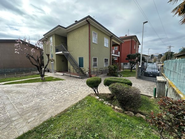casa indipendente in vendita a Calusco d'Adda