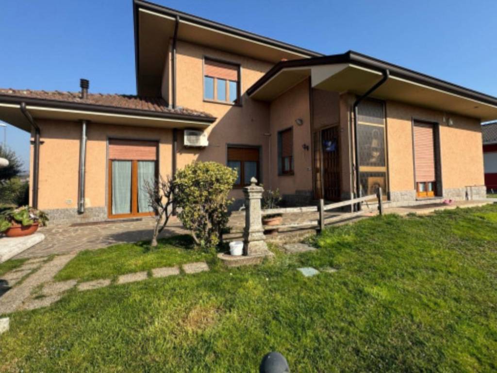 casa indipendente in vendita a Calusco d'Adda