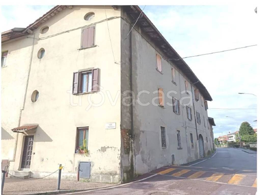 appartamento in vendita a Calusco d'Adda
