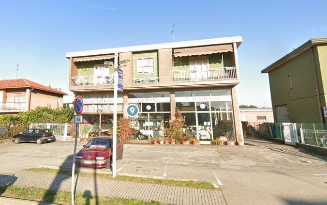 locale commerciale in vendita a Calusco d'Adda