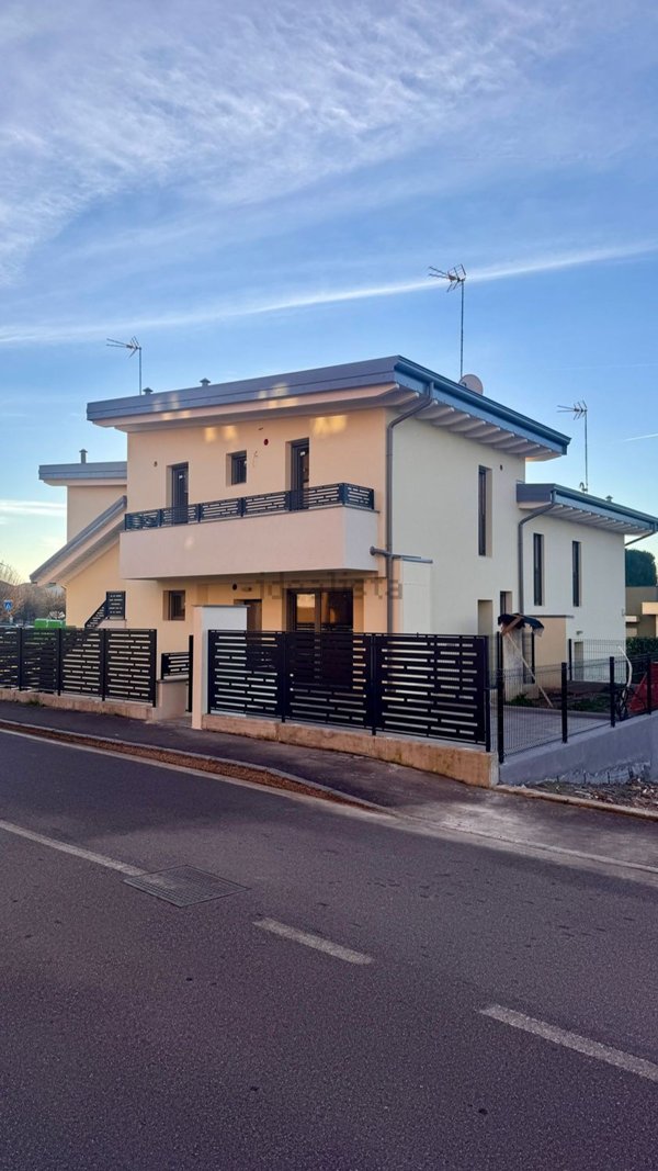 casa indipendente in vendita a Calusco d'Adda