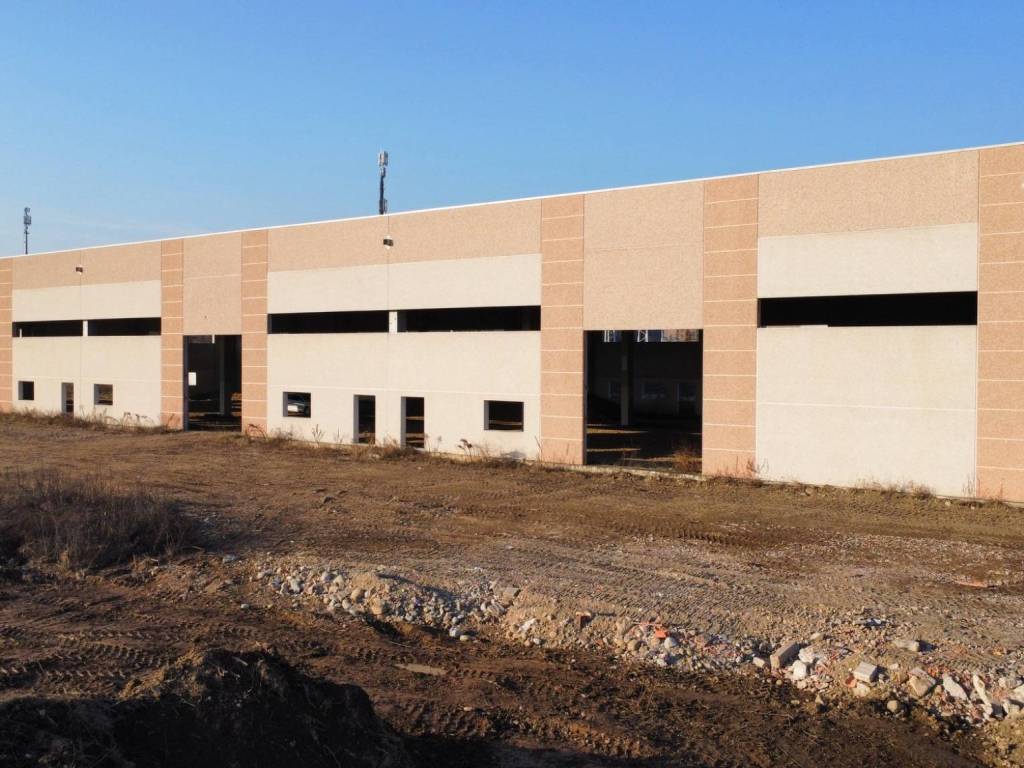 locale commerciale in vendita a Calusco d'Adda