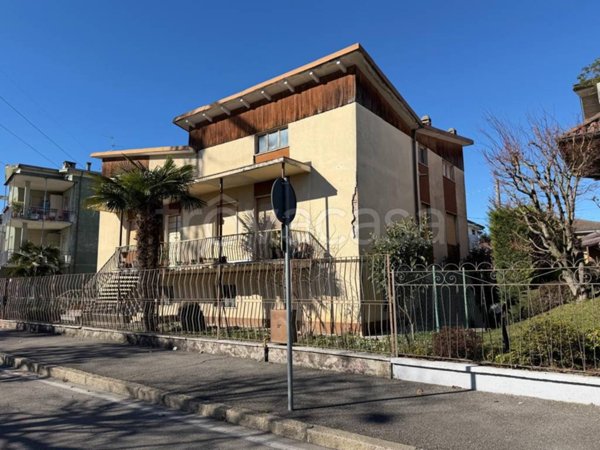 casa indipendente in vendita a Calusco d'Adda