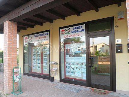 negozio in vendita a Calusco d'Adda