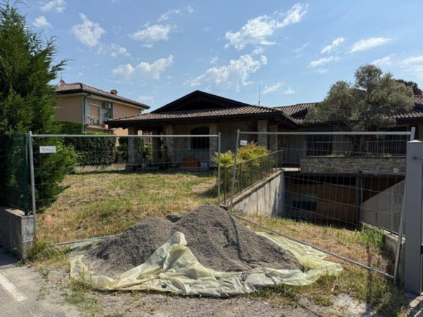 casa indipendente in vendita a Calusco d'Adda