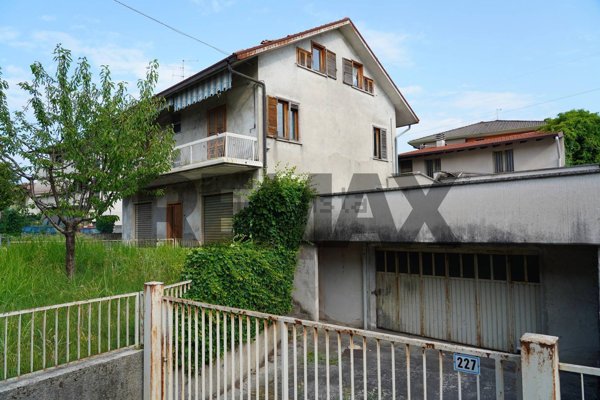 casa indipendente in vendita a Calusco d'Adda
