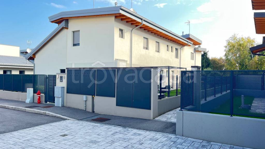 appartamento in vendita a Calusco d'Adda