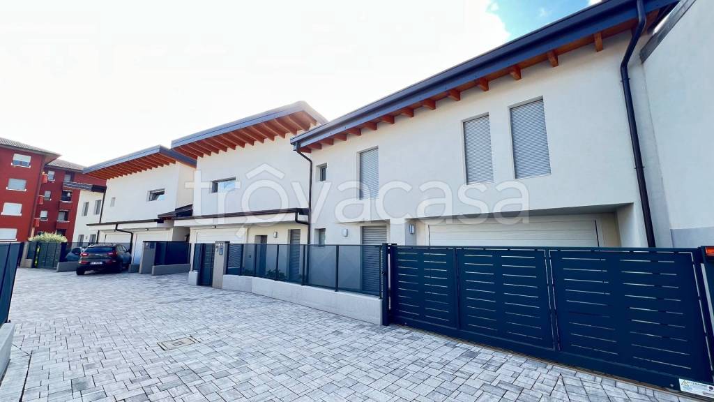 appartamento in vendita a Calusco d'Adda
