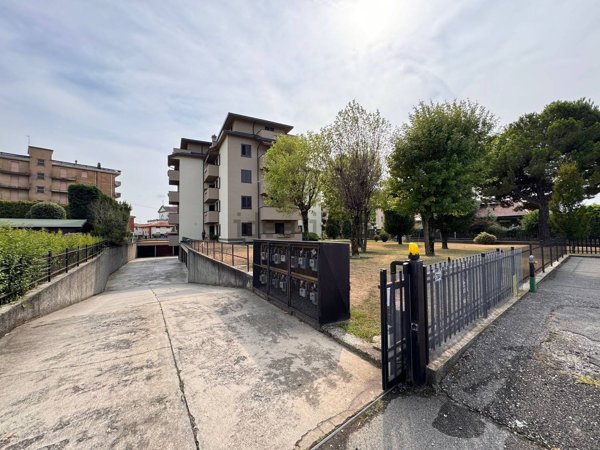 locale di sgombero in vendita a Calusco d'Adda
