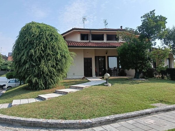 casa indipendente in vendita a Calusco d'Adda