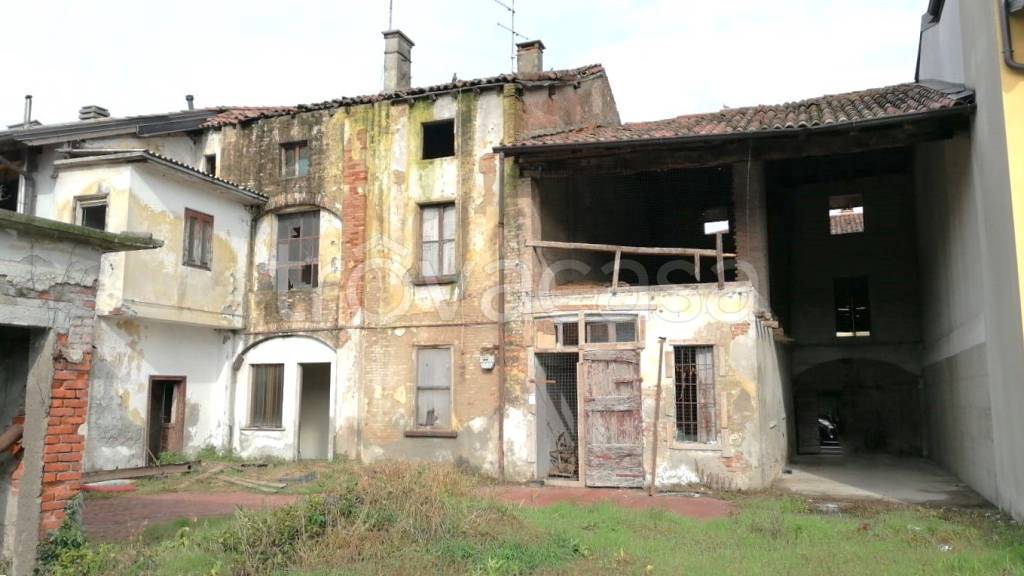 casa indipendente in vendita a Calvenzano