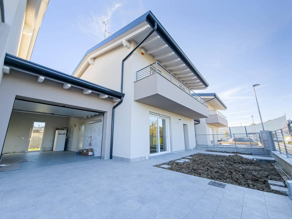 casa indipendente in vendita a Calvenzano