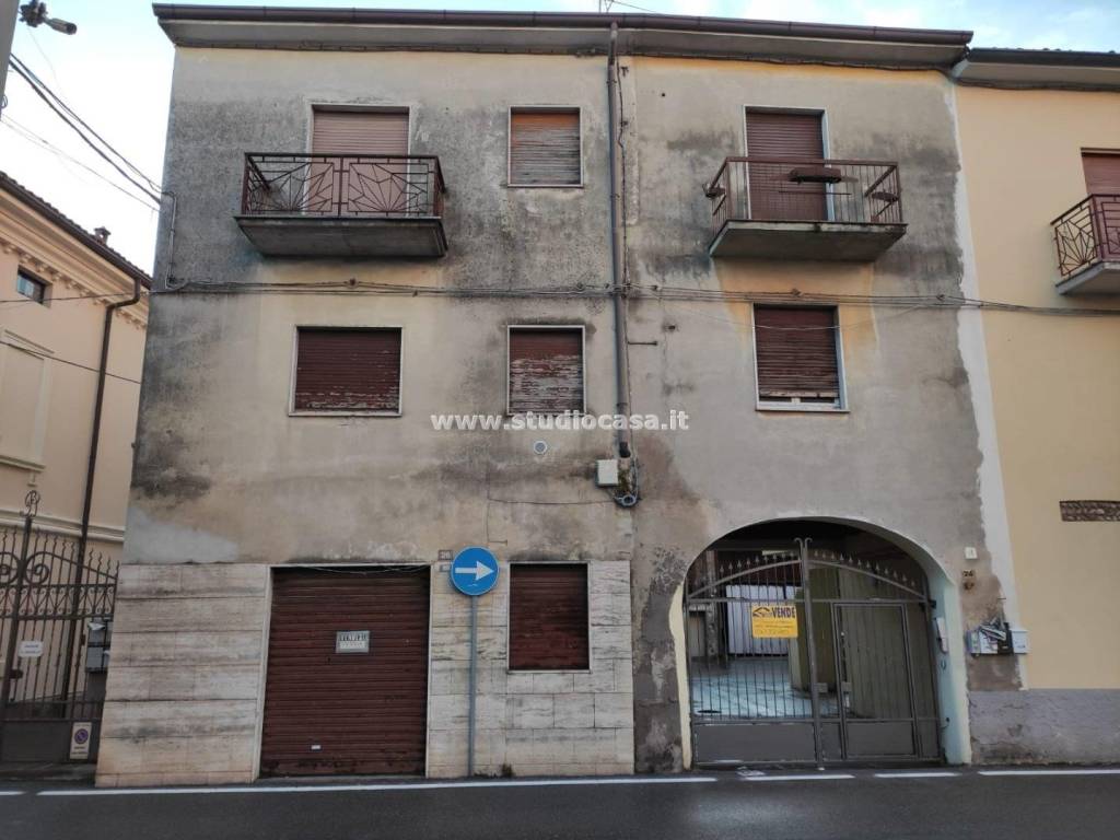 casa indipendente in vendita a Calvenzano