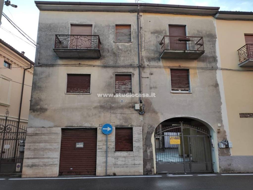 casa indipendente in vendita a Calvenzano