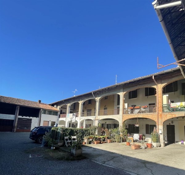 casa indipendente in vendita a Calvenzano