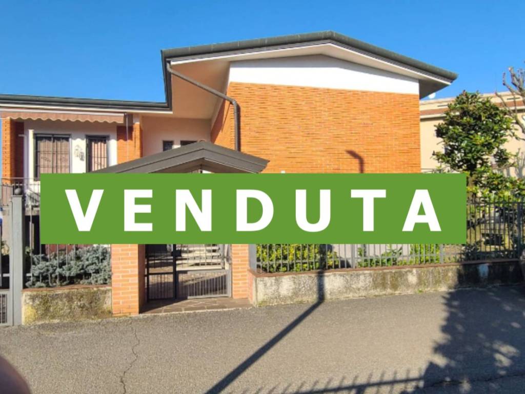 casa indipendente in vendita a Calvenzano