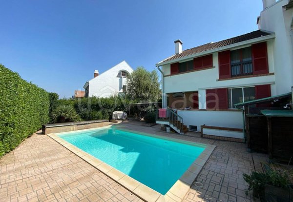 casa indipendente in vendita a Calvenzano