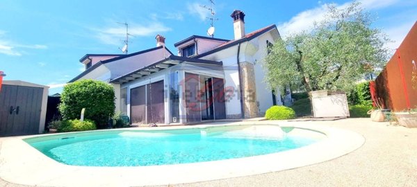 casa indipendente in vendita a Calvenzano
