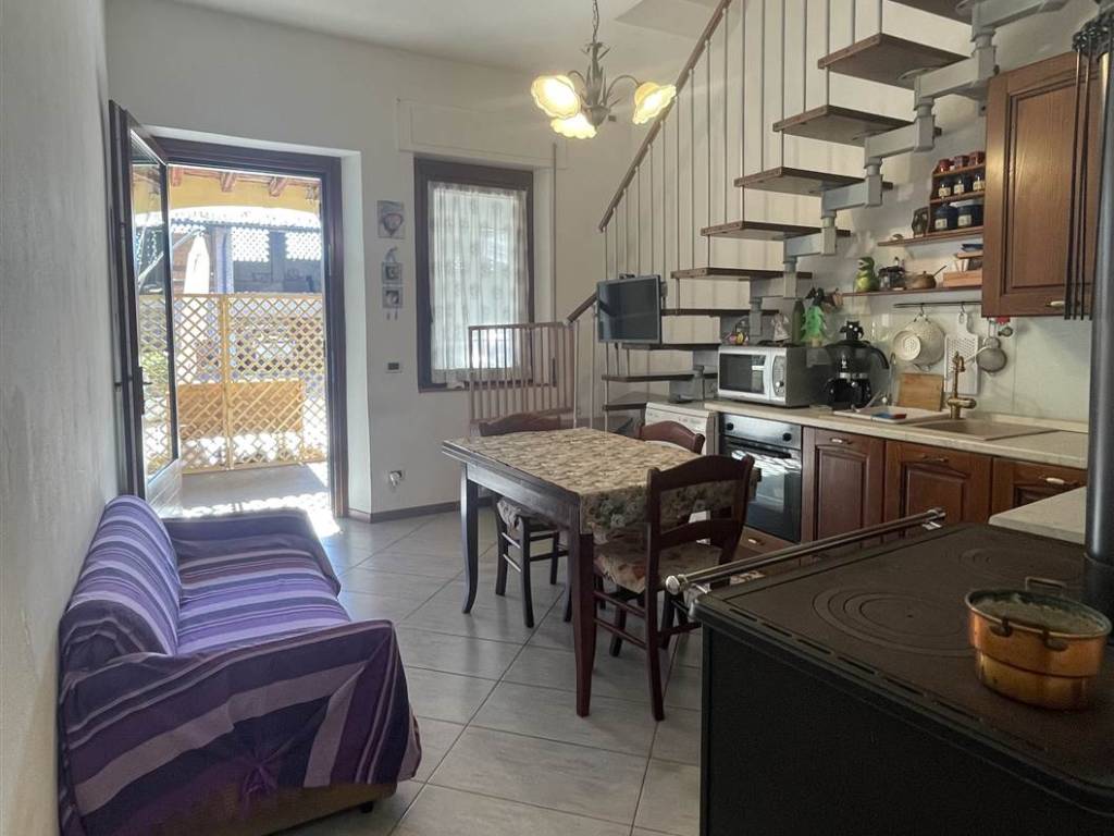 casa indipendente in vendita a Calvenzano