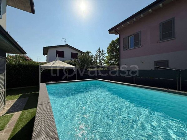 casa indipendente in vendita a Calvenzano