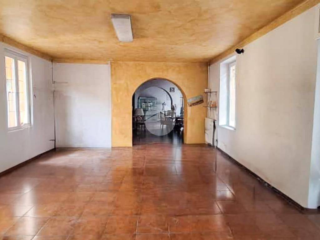 negozio in vendita a Calvenzano