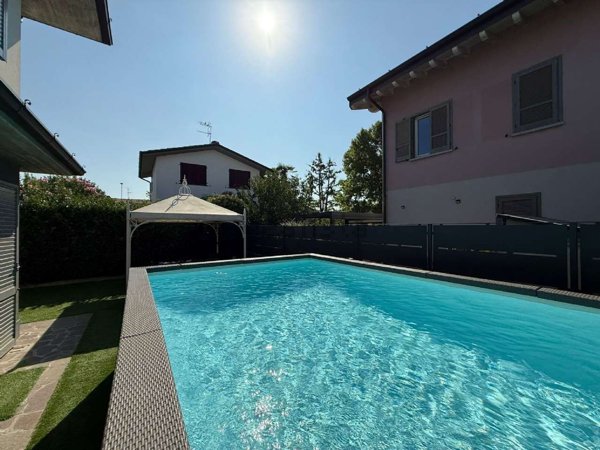 casa indipendente in vendita a Calvenzano