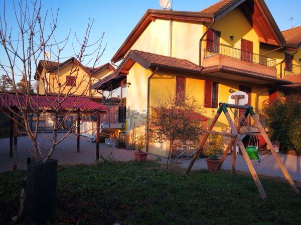 casa indipendente in vendita a Calvenzano