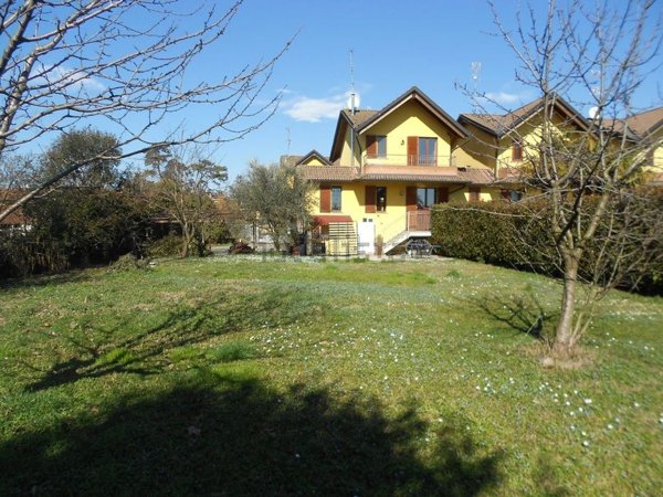 casa indipendente in vendita a Calvenzano